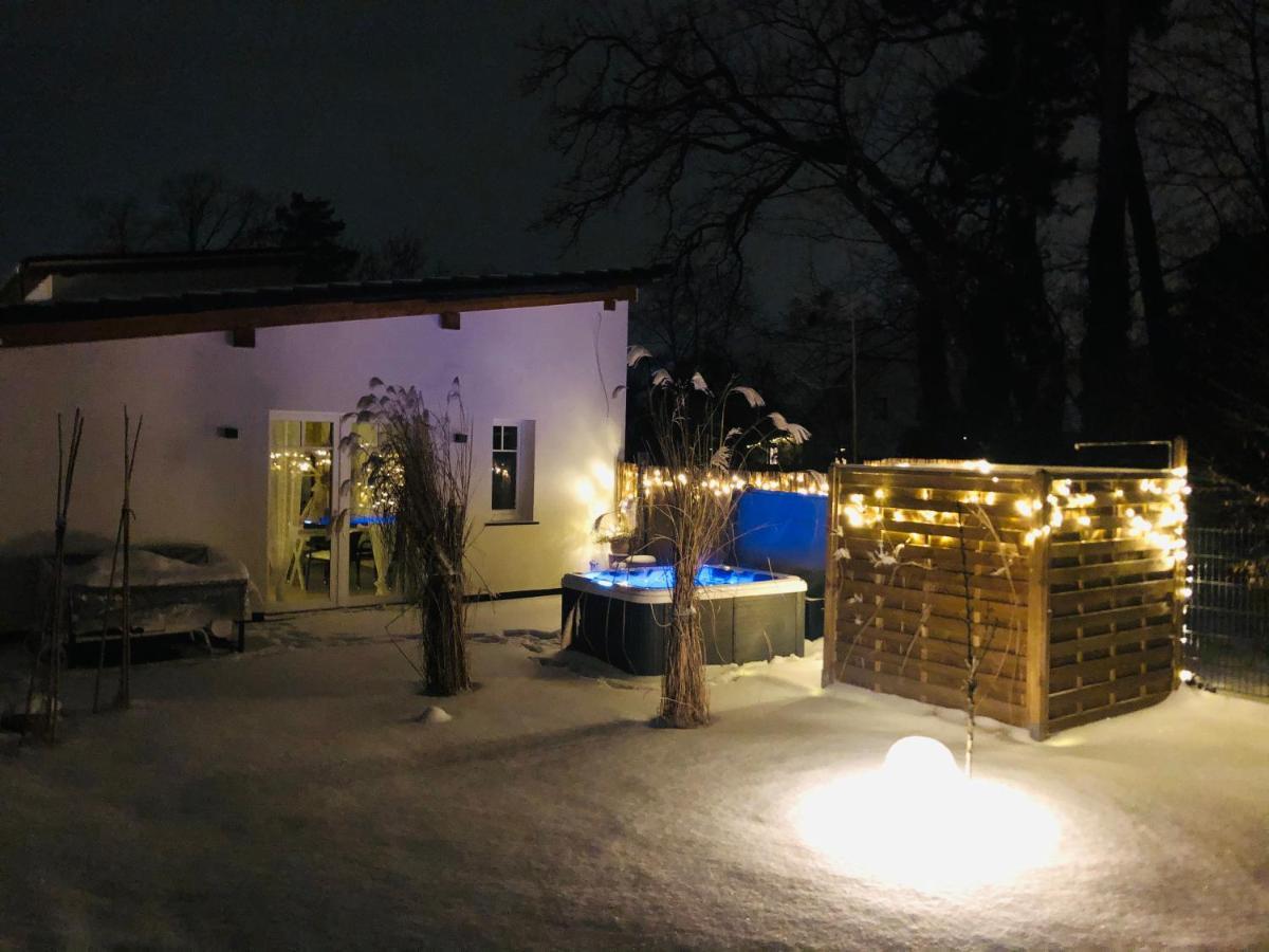 Gartenloft Mit Outdoor Whirlpool Und Garten Petershagen-Eggersdorf Esterno foto