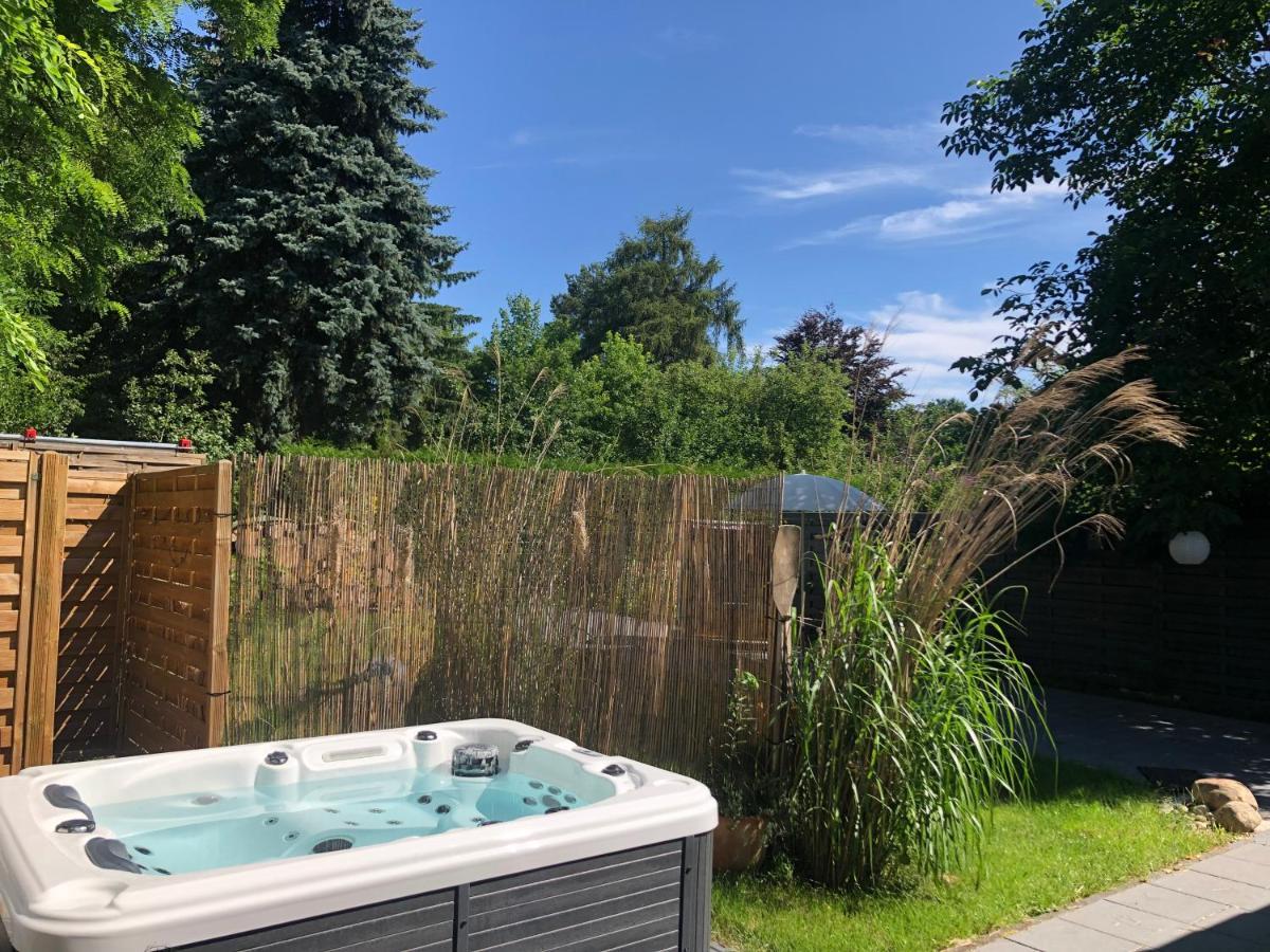 Gartenloft Mit Outdoor Whirlpool Und Garten Petershagen-Eggersdorf Esterno foto