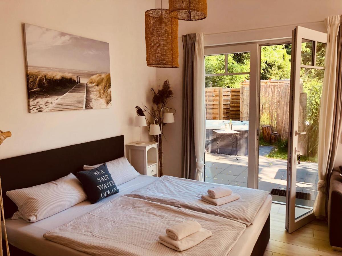 Gartenloft Mit Outdoor Whirlpool Und Garten Petershagen-Eggersdorf Esterno foto