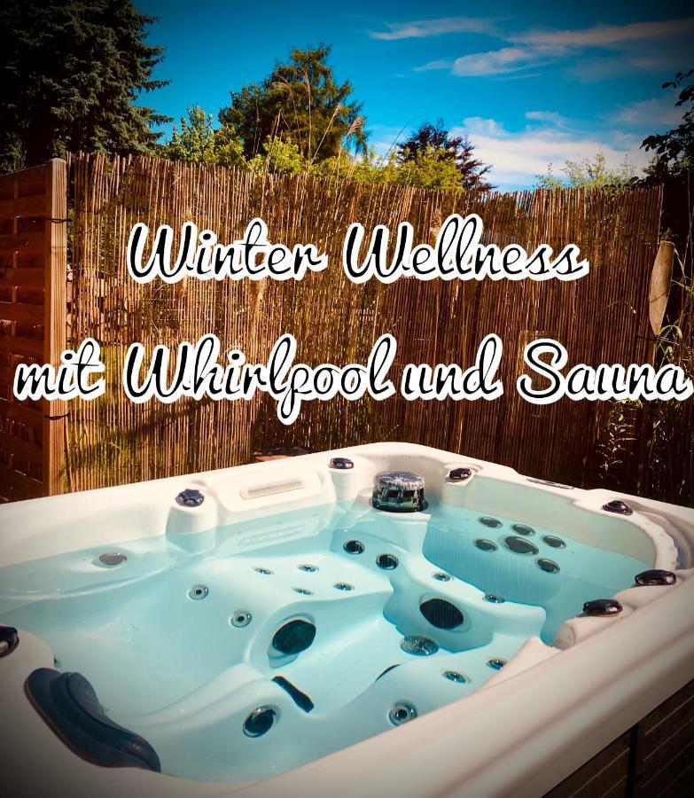 Gartenloft Mit Outdoor Whirlpool Und Garten Petershagen-Eggersdorf Esterno foto